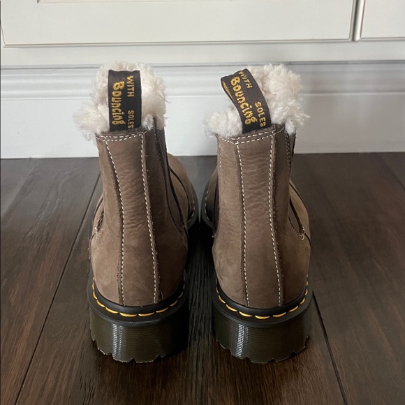 NWT Dr. Martens 2976 Faux Shearling Lined Boots - Picture 5 of 6